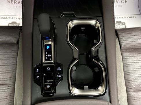 New 2026 Lexus RX 450h AWD image 32