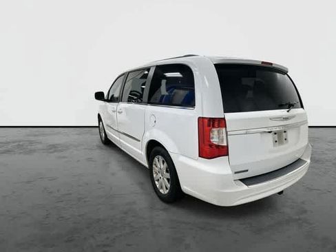Used 2014 Chrysler Town & Country Touring FWD image 2