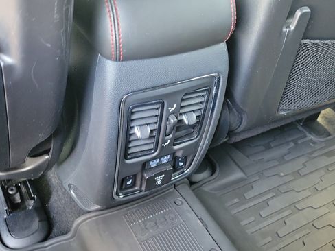 Used 2020 Jeep Grand Cherokee Trailhawk w/ Premium Lighting Group AWD/4WD image 15