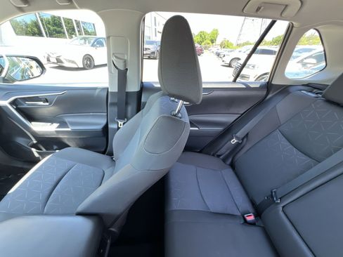Used 2025 Toyota RAV4 XLE AWD/4WD image 3