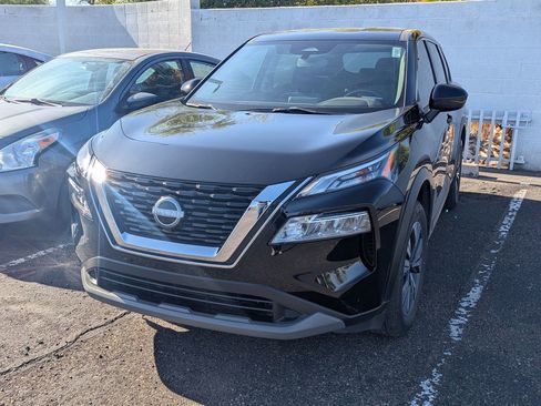 Used 2023 Nissan Rogue SV image 1