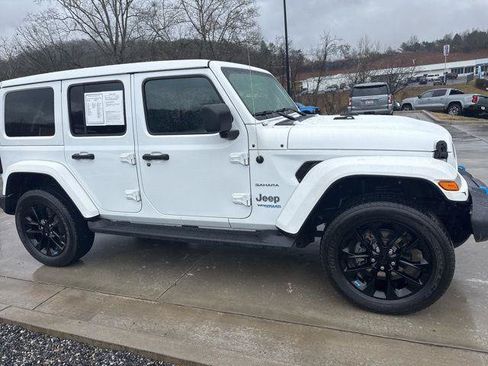 Used 2022 Jeep Wrangler Unlimited Sahara w/ Cold Weather Group AWD/4WD image 3
