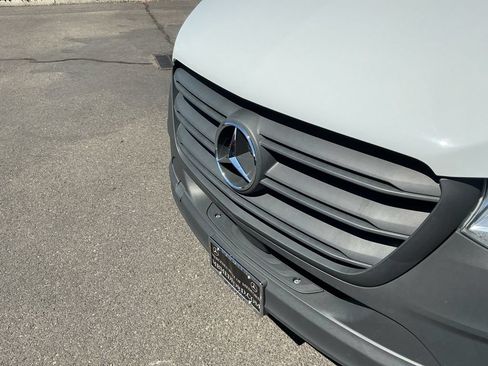 Used 2025 Mercedes-Benz Sprinter 4500 image 3