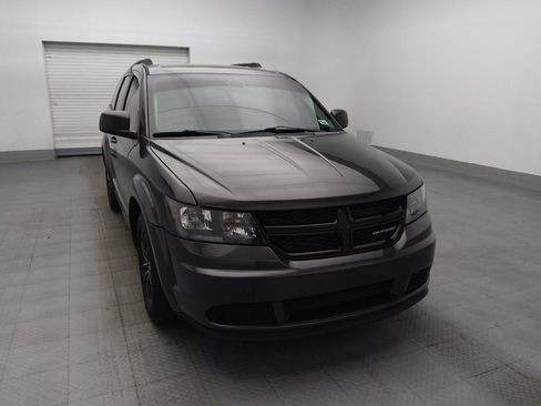 Used 2018 Dodge Journey SE w/ Connectivity Group FWD image 14