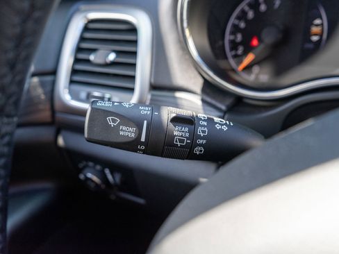 Used 2022 Jeep Grand Cherokee Laredo X AWD/4WD image 28