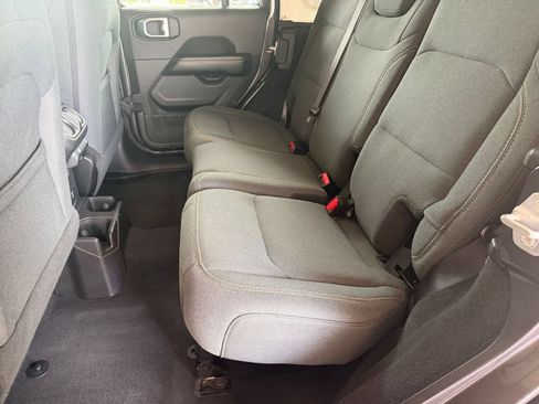 Used 2025 Jeep Wrangler Unlimited Sahara AWD/4WD image 25