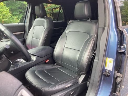Used 2018 Ford Explorer XLT w/ Equipment Group 202A AWD/4WD image 6