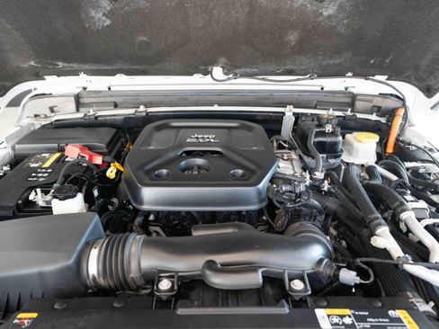 Used 2022 Jeep Wrangler Unlimited Sahara w/ Cold Weather Group image 31