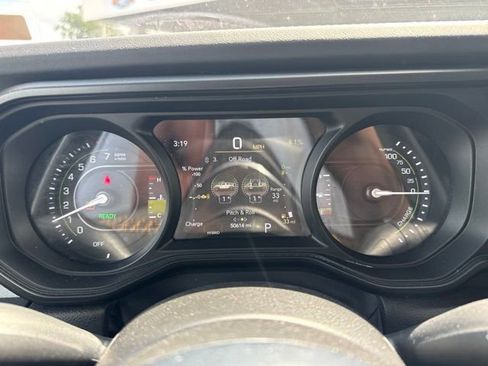 Used 2024 Jeep Wrangler Unlimited Sahara AWD/4WD image 9