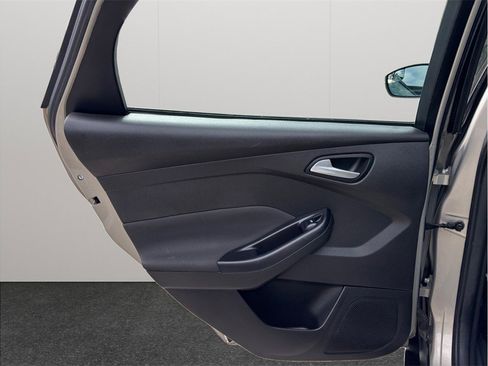 Used 2015 Ford Focus SE w/ Equipment Group 201A image 30