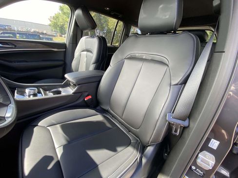 New 2025 Jeep Grand Cherokee Limited w/ Black Appearance Package image 8