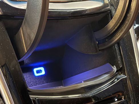 Used 2016 Cadillac Escalade ESV Luxury image 21