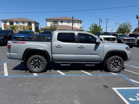 Used 2021 Toyota Tacoma TRD Off-Road w/ Technology Package AWD/4WD image 4