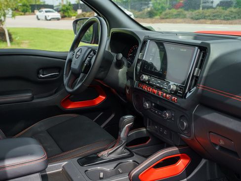 Used 2025 Nissan Frontier Pro-X RWD image 15