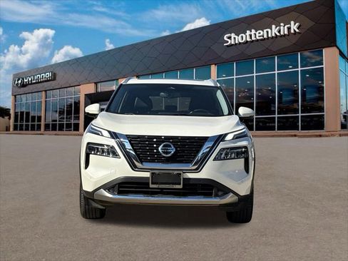 Used 2021 Nissan Rogue Platinum image 2