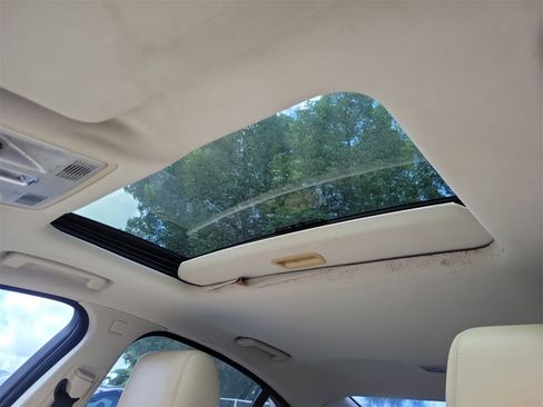 Used 2014 Jaguar XF image 22