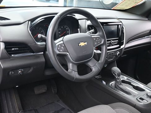 Used 2023 Chevrolet Traverse LT image 13