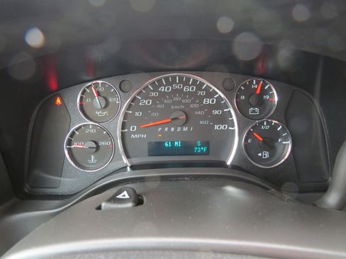 Used 2025 GMC Savana 3500 w/ Driver Convenience Package image 15