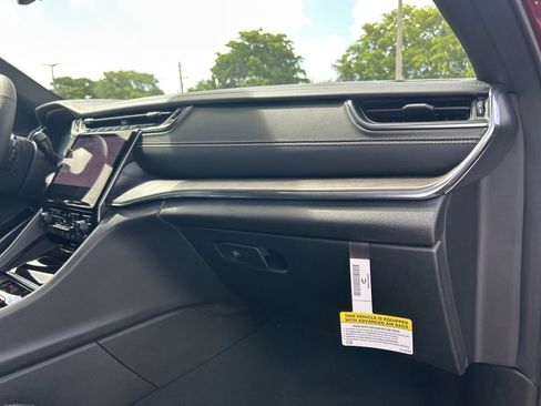 New 2025 Jeep Grand Cherokee Overland w/ Luxury Tech Group IV image 24