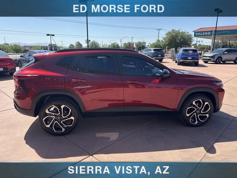Used 2024 Chevrolet Trax RS FWD image 9