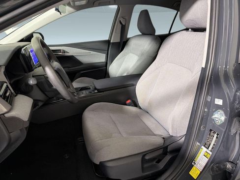 Used 2025 Toyota Camry LE FWD image 5