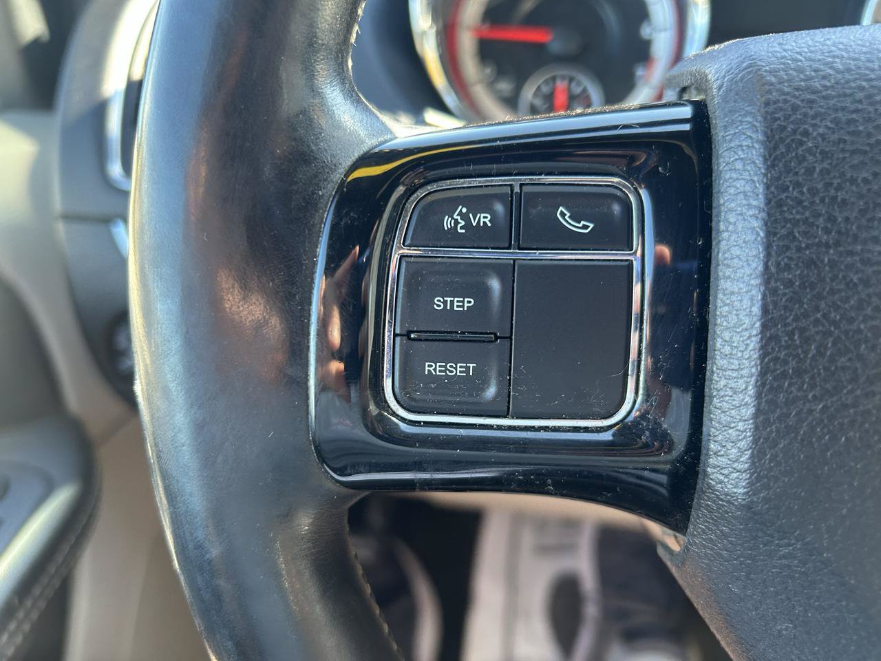 Used 2016 Dodge Grand Caravan SXT FWD image 17