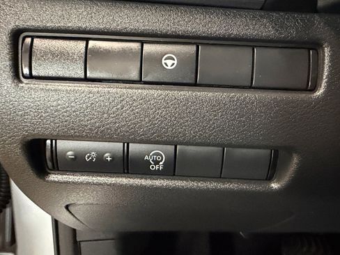 Used 2023 Nissan Rogue SV image 25