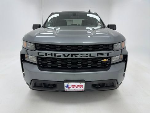 Used 2020 Chevrolet Silverado 1500 Custom w/ Custom Value Package image 3
