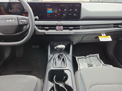 New 2026 Kia K4 FWD image 10