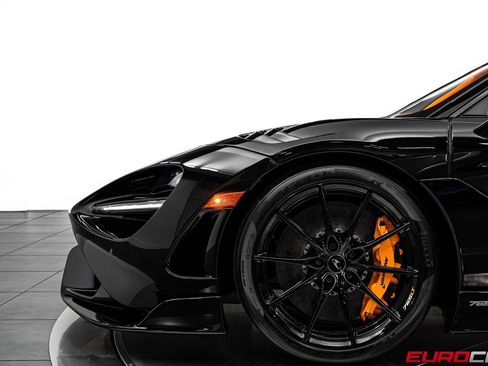 Used 2022 McLaren 765LT RWD image 17