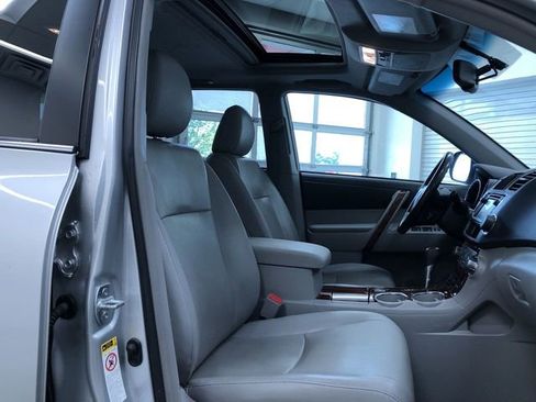 Used 2013 Toyota Highlander Limited AWD/4WD image 23