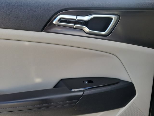 Used 2025 Kia Sportage EX FWD image 13