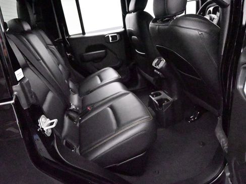 Used 2024 Jeep Gladiator Sport image 23