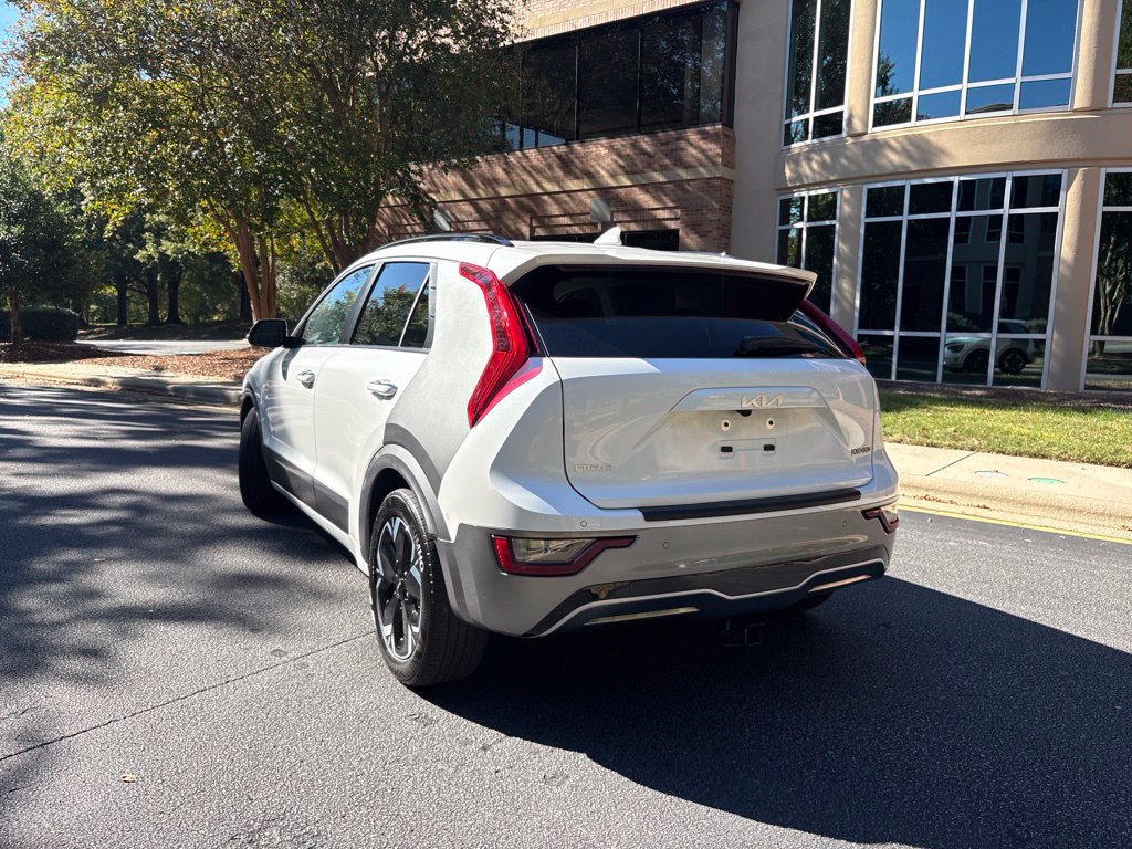 Used 2023 Kia Niro Wave FWD image 2