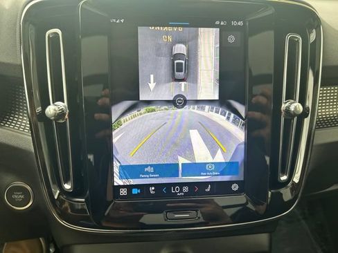 Certified 2025 Volvo XC40 B5 Plus AWD/4WD image 24