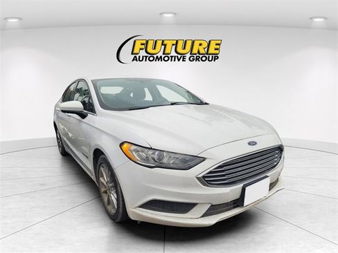 Used 2017 Ford Fusion SE image 1