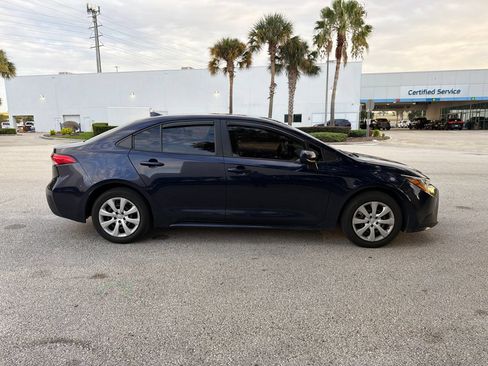 Used 2022 Toyota Corolla LE FWD image 4