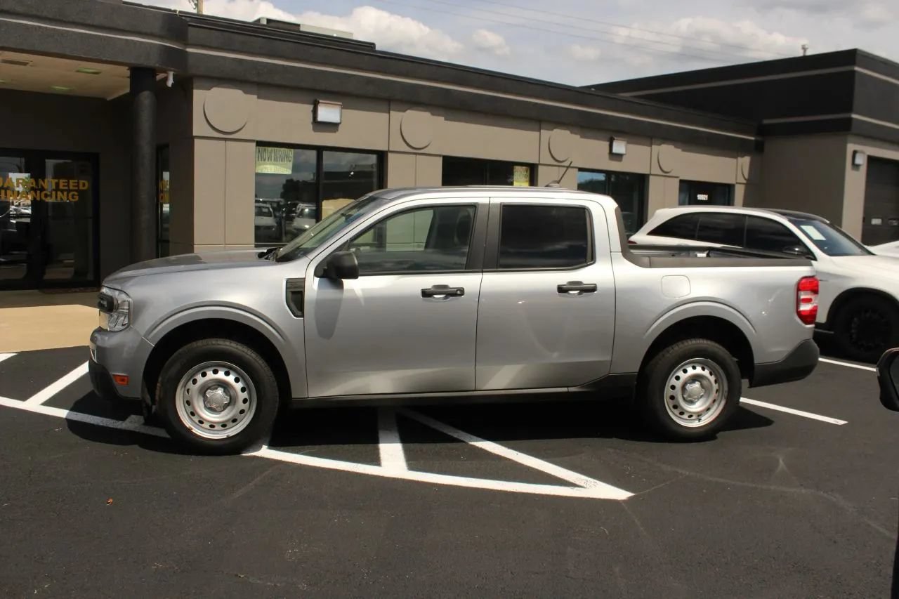 Used 2022 Ford Maverick XL FWD image 2