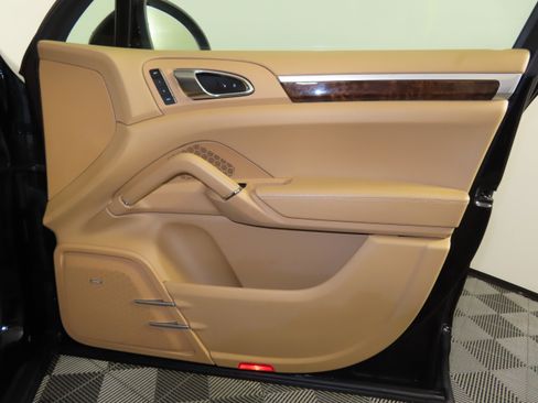 Used 2012 Porsche Cayenne S image 34