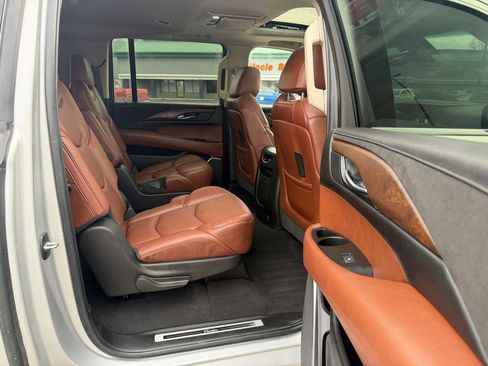 Used 2019 Cadillac Escalade ESV Premium Luxury image 70