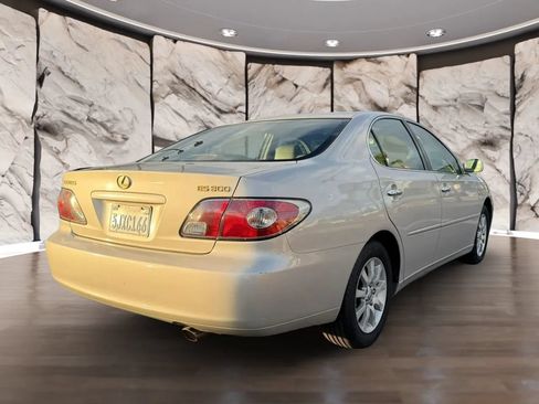 Used 2003 Lexus ES 330 w/ Premium Pkg FWD image 6
