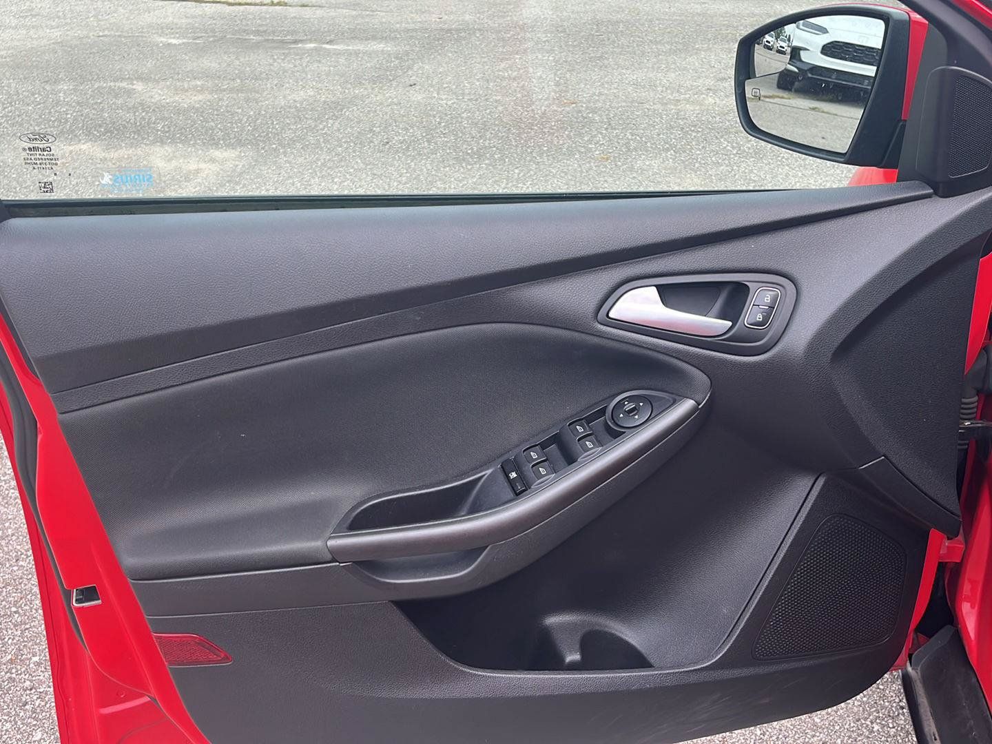 Used 2015 Ford Focus SE w/ Equipment Group 201A FWD image 39