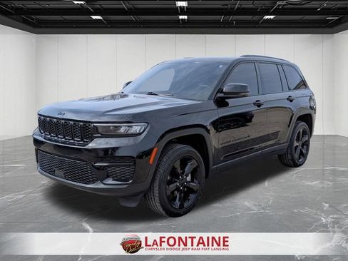 Used 2023 Jeep Grand Cherokee Altitude image 1