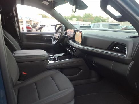 New 2026 Chevrolet Suburban LS w/ LS Custom Edition AWD/4WD image 19
