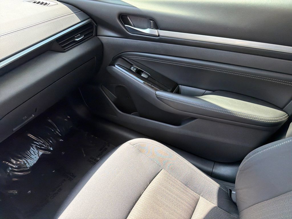Used 2021 Nissan Altima 2.5 SV w/ SV Premium Package FWD image 31