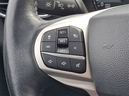 Certified 2022 Ford Explorer XLT w/ Equipment Group 202A image 9