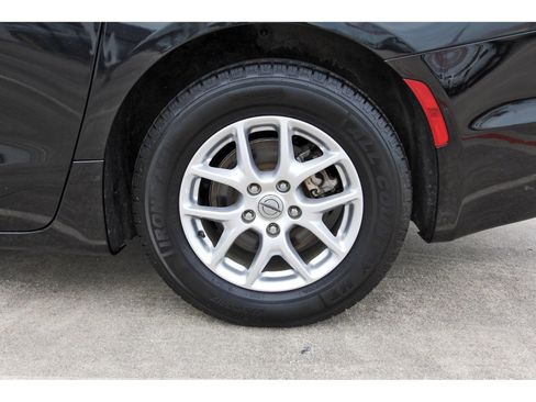 Used 2024 Chrysler Pacifica Touring-L FWD image 33