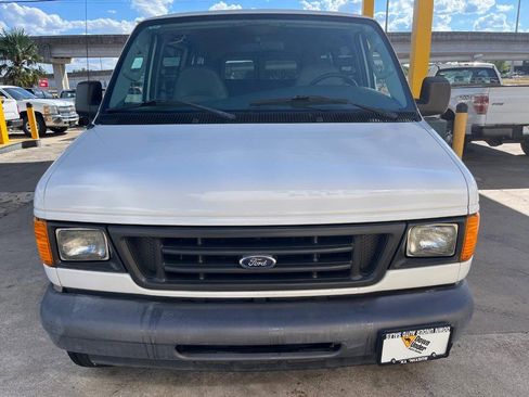 Used 2006 Ford E-350 and Econoline 350 XLT image 2