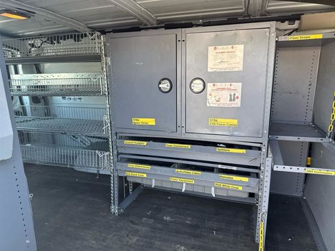Used 2011 Chevrolet Express 2500 RWD image 17