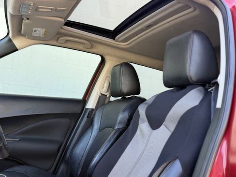 Used 2013 Nissan Juke SL FWD image 17